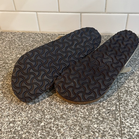 Birkenstock Giza Thong Cream Opalescent Tan Sandals - Picture 5 of 5